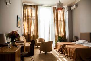 Отель Boutique Hotel Amra Сухум Двухместный номер Делюкс с 1 кроватью или 2 отдельными кроватями и балконом-2